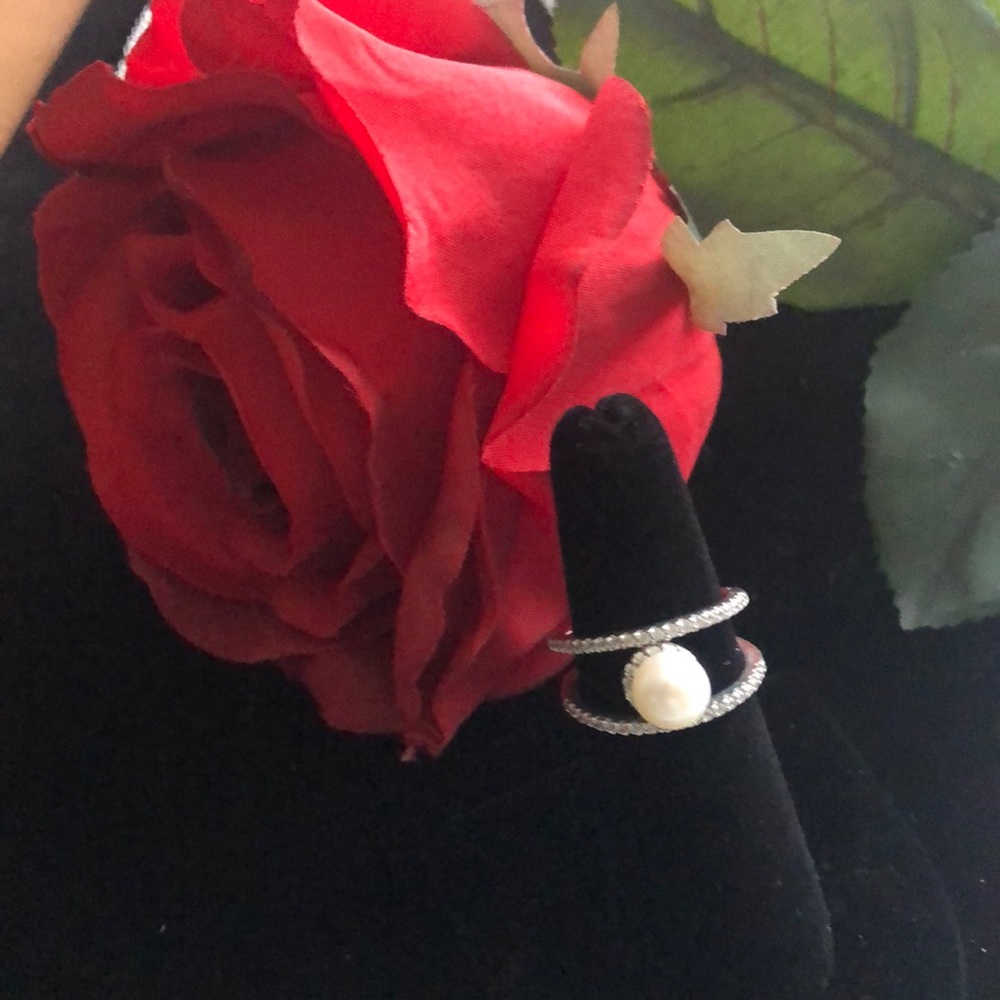 Pretty pearl ring with cz band